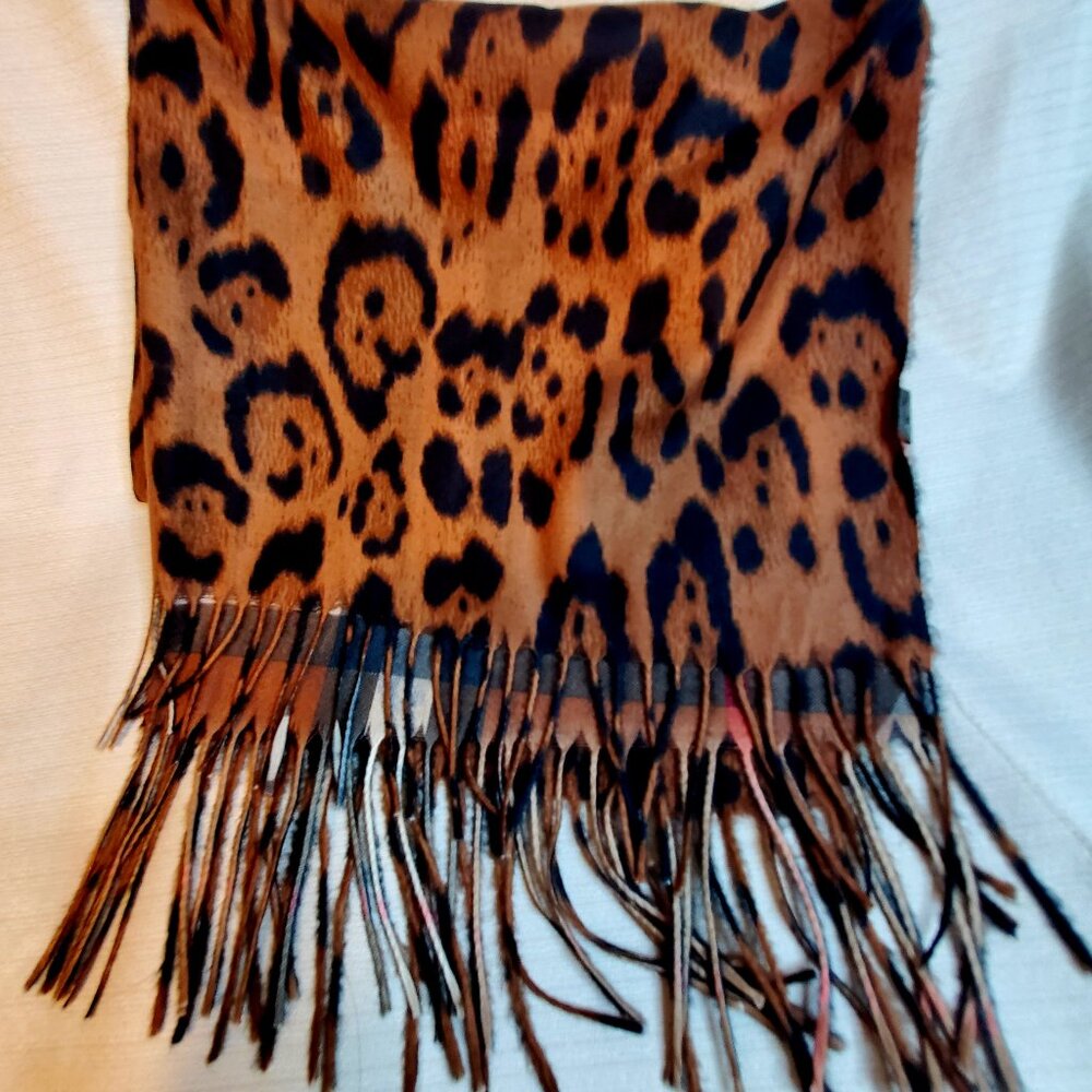 Scarf - Picture 2 of 8